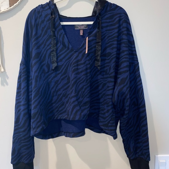 Victoria's Secret Sweaters - Victoria’s Secret cropped sweater